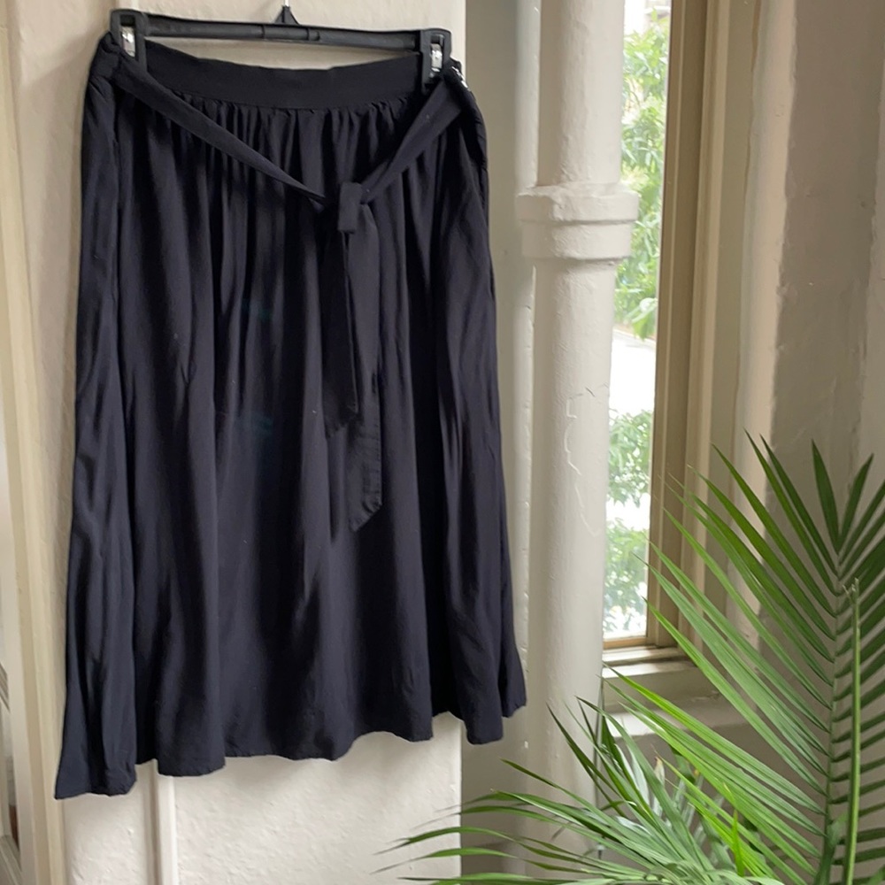 Black mod cloth skirt